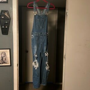 Overalls never worn weren’t true to size!  Says 12 but I think an 8-10.